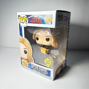 Funko Pop! Vinyl: Marvel - Captain Marvel w/ Lunchbox (Glow in the Dark) #444